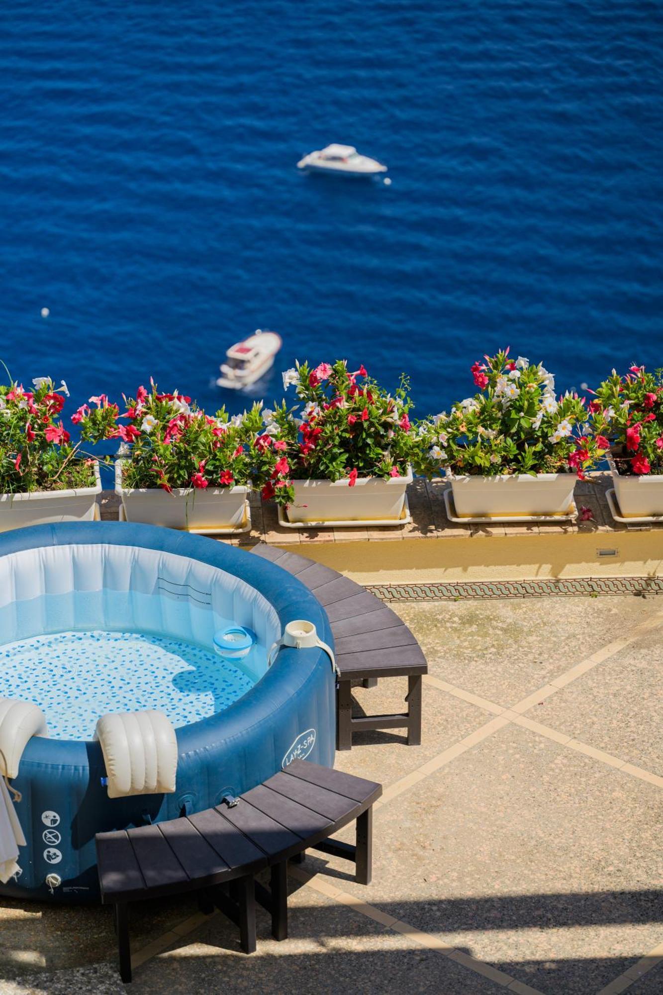 Villa Cristina -No Steps-Amalfi Coast Views -Hot Tube Praiano Exterior photo