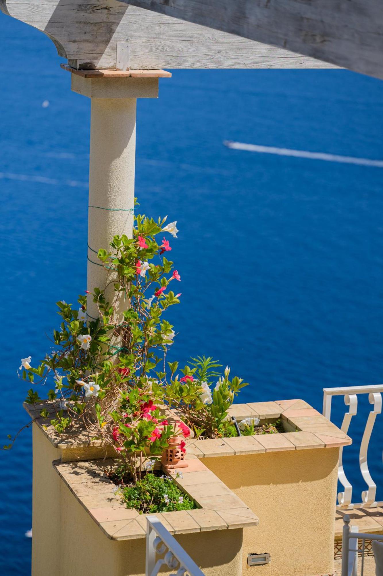 Villa Cristina -No Steps-Amalfi Coast Views -Hot Tube Praiano Exterior photo