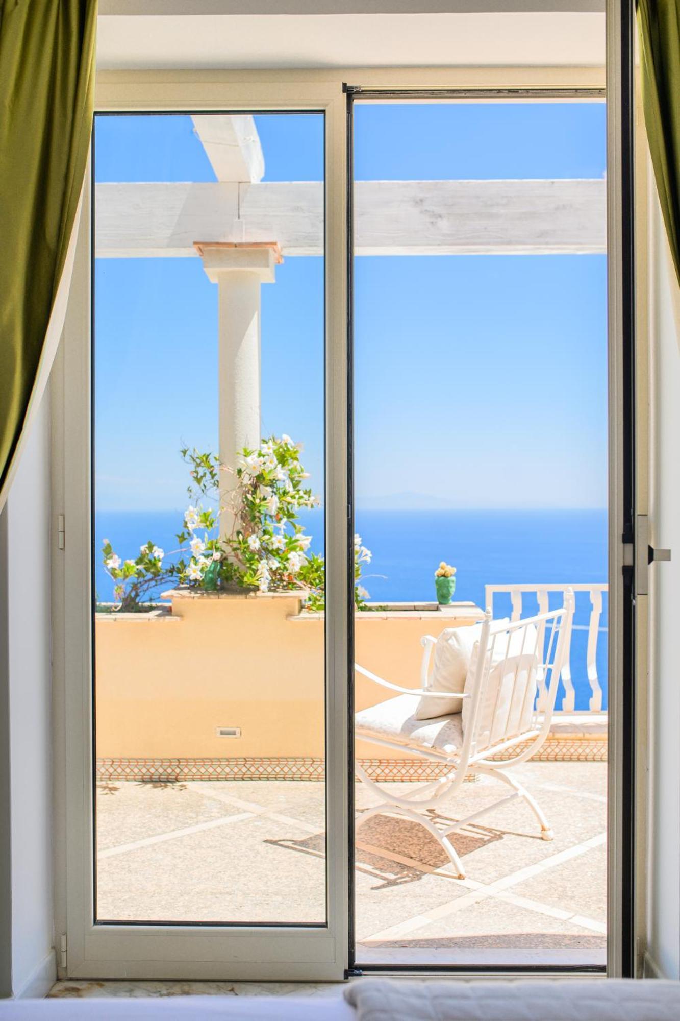 Villa Cristina -No Steps-Amalfi Coast Views -Hot Tube Praiano Exterior photo